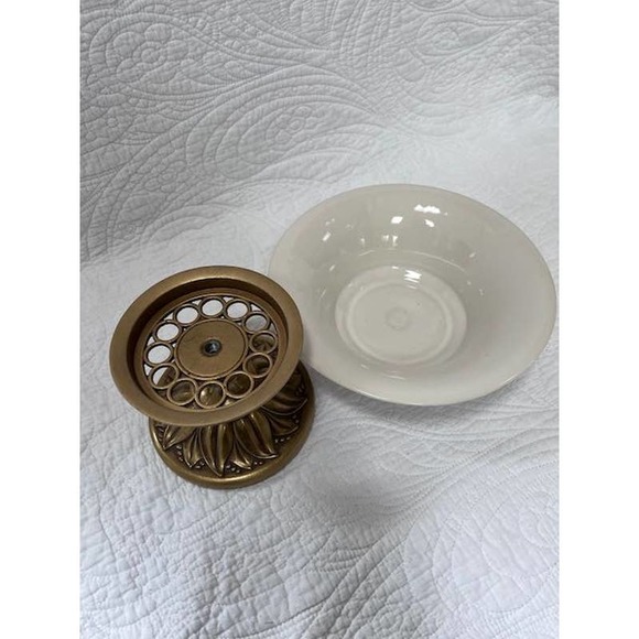 Hyalyn white ceramic compote and stand - Picture 5 of 8